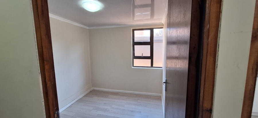 To Let 2 Bedroom Property for Rent in Zeekoevlei Western Cape